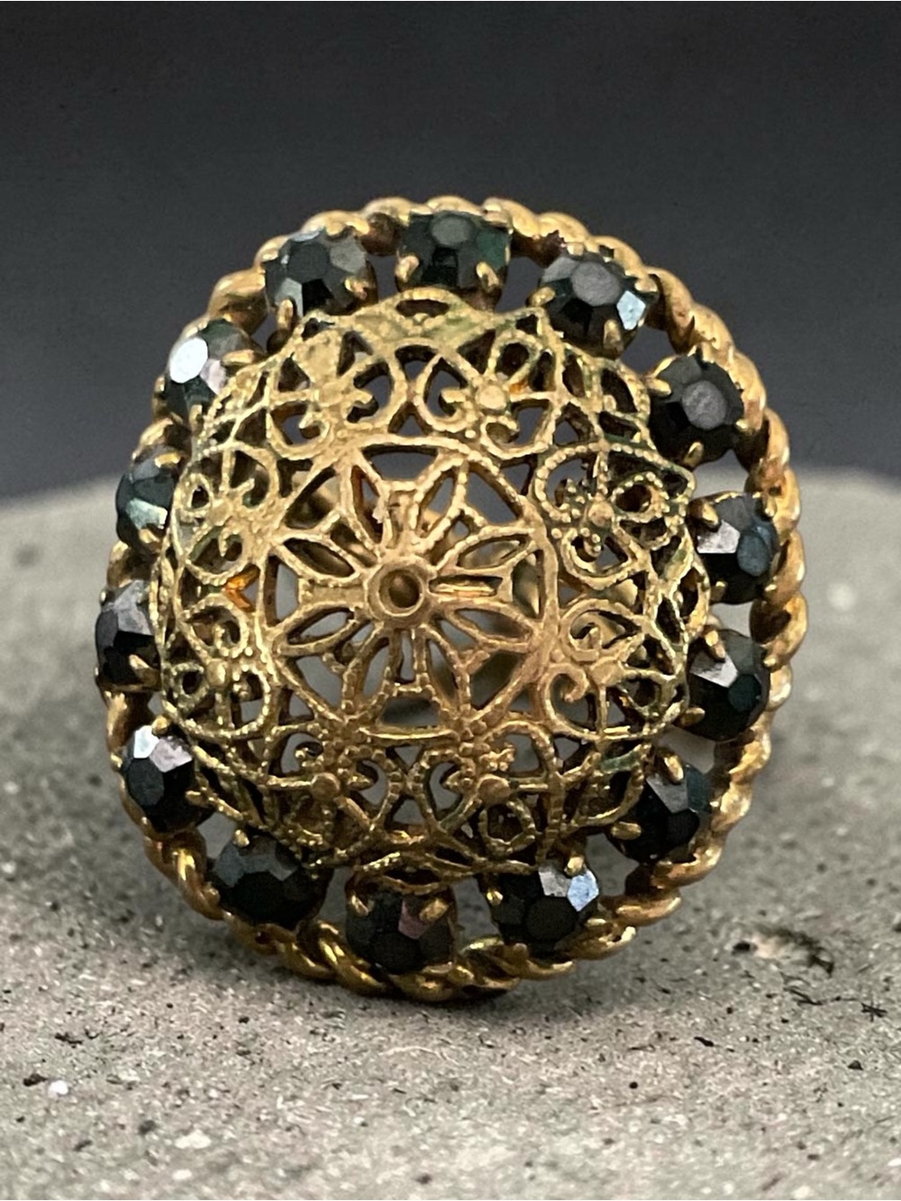 💖 Vintage Black Faceted Stone Filigree Dome Ring 💖